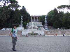 朝のポポロ広場