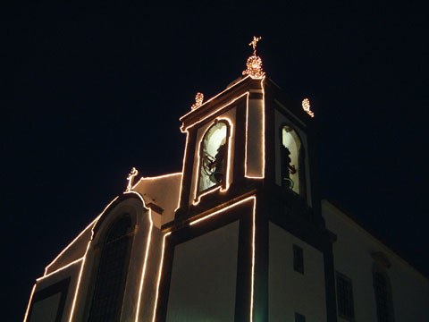 夜のサンタ・クルス教会